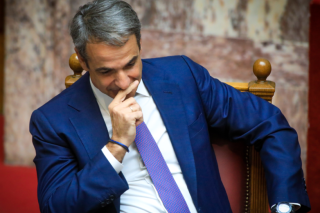 Ειρωνείες Μητσοτάκη στην αντιπολίτευση αντί να απαντήσει για τα σκάνδαλα